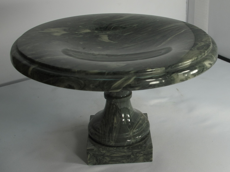 Ваза из ревневской яшмы. Колыванский камнерезный завод.