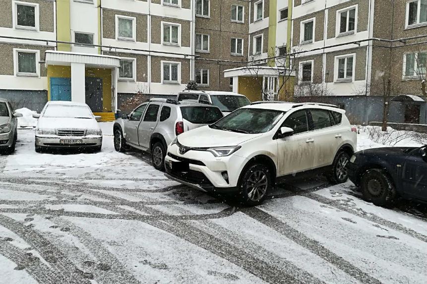 Перекрыли машину во дворе что делать