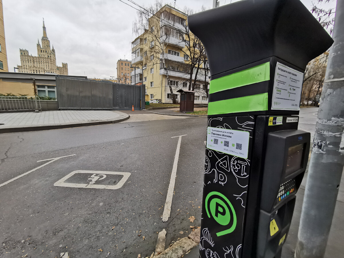 Парковка возле посольства USA