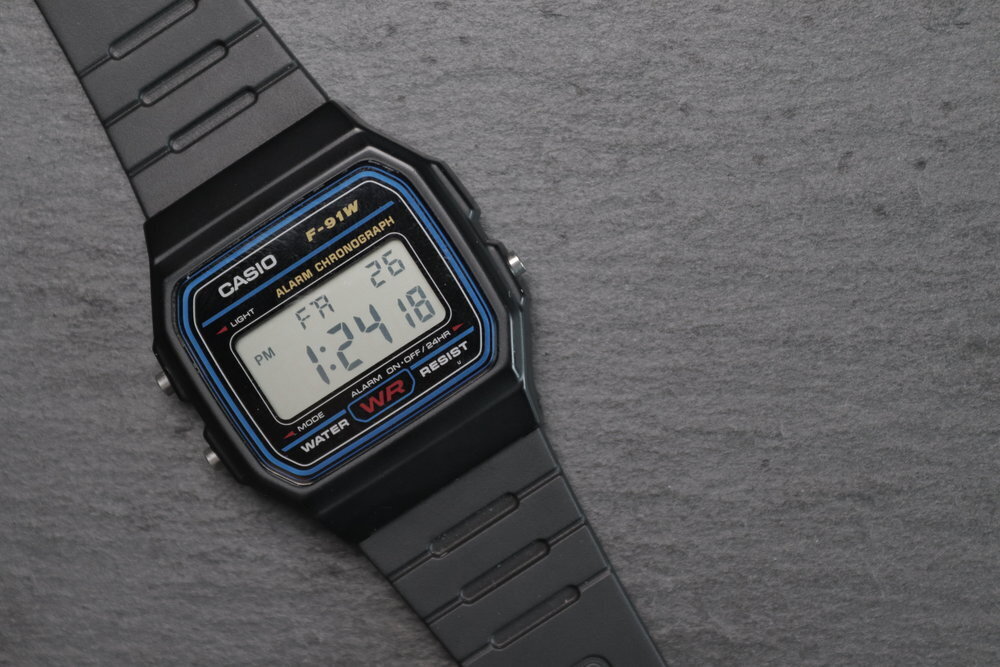Одни из самых популярных пластиковых часов в мире - нестареющая классика Casio F-91W