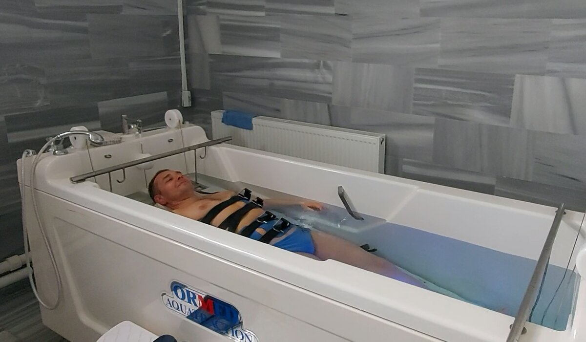 Вытяжение позвоночника в минеральной воде. Радоновые ванны