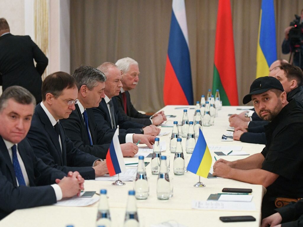 За столом переговоров