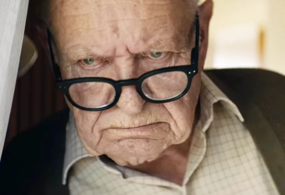 Дед привык, что в доме ребенок это он