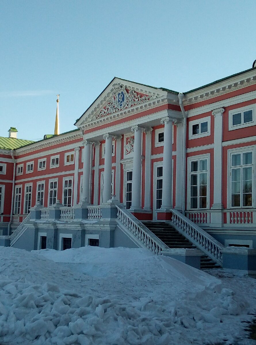 Дворец Шереметевых в марте 2022 года. Фото автора.