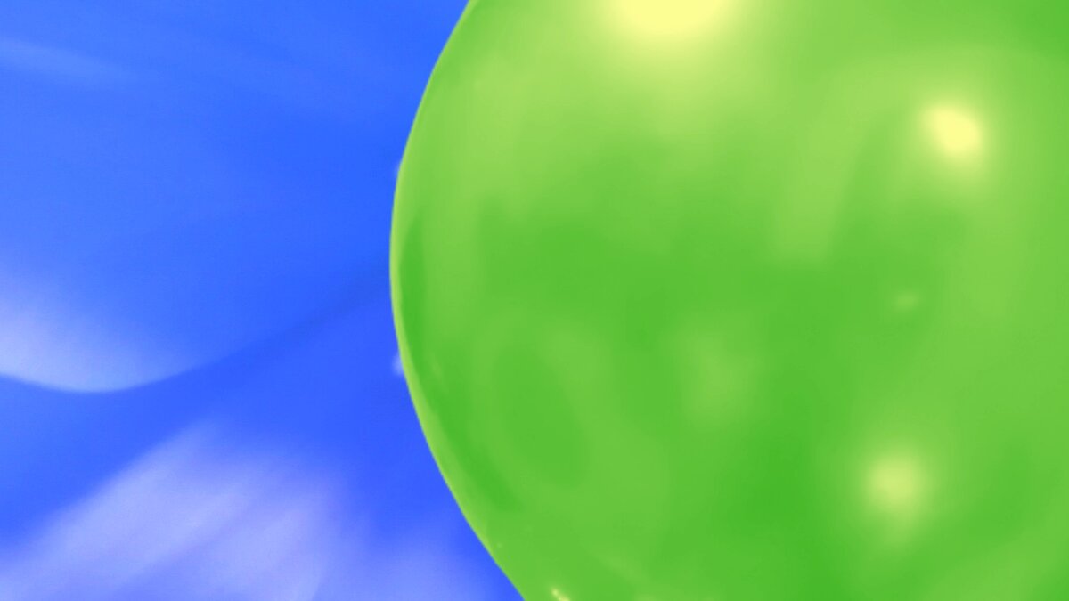 Зелёный в голубом