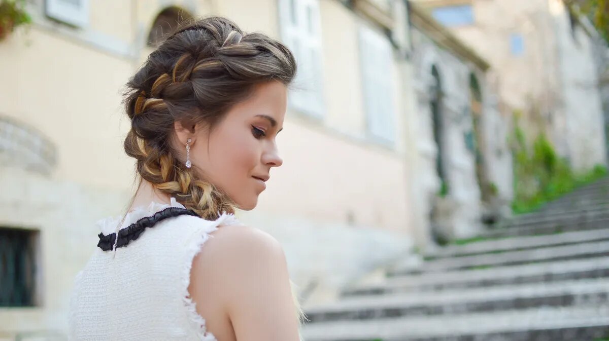 Красивая прическа — важная часть любого образа. Фото: Pxfuel.com 