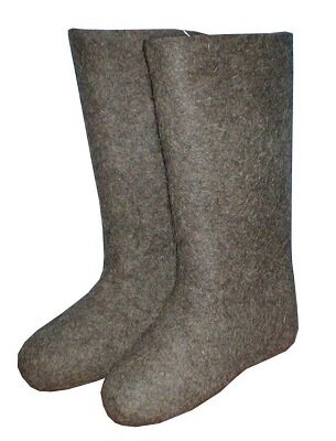 Серые, белые и крашенные, что бы скрыть разношерстность. Толщина до 10 мм.  В таких по городу не походишь даже в галошах