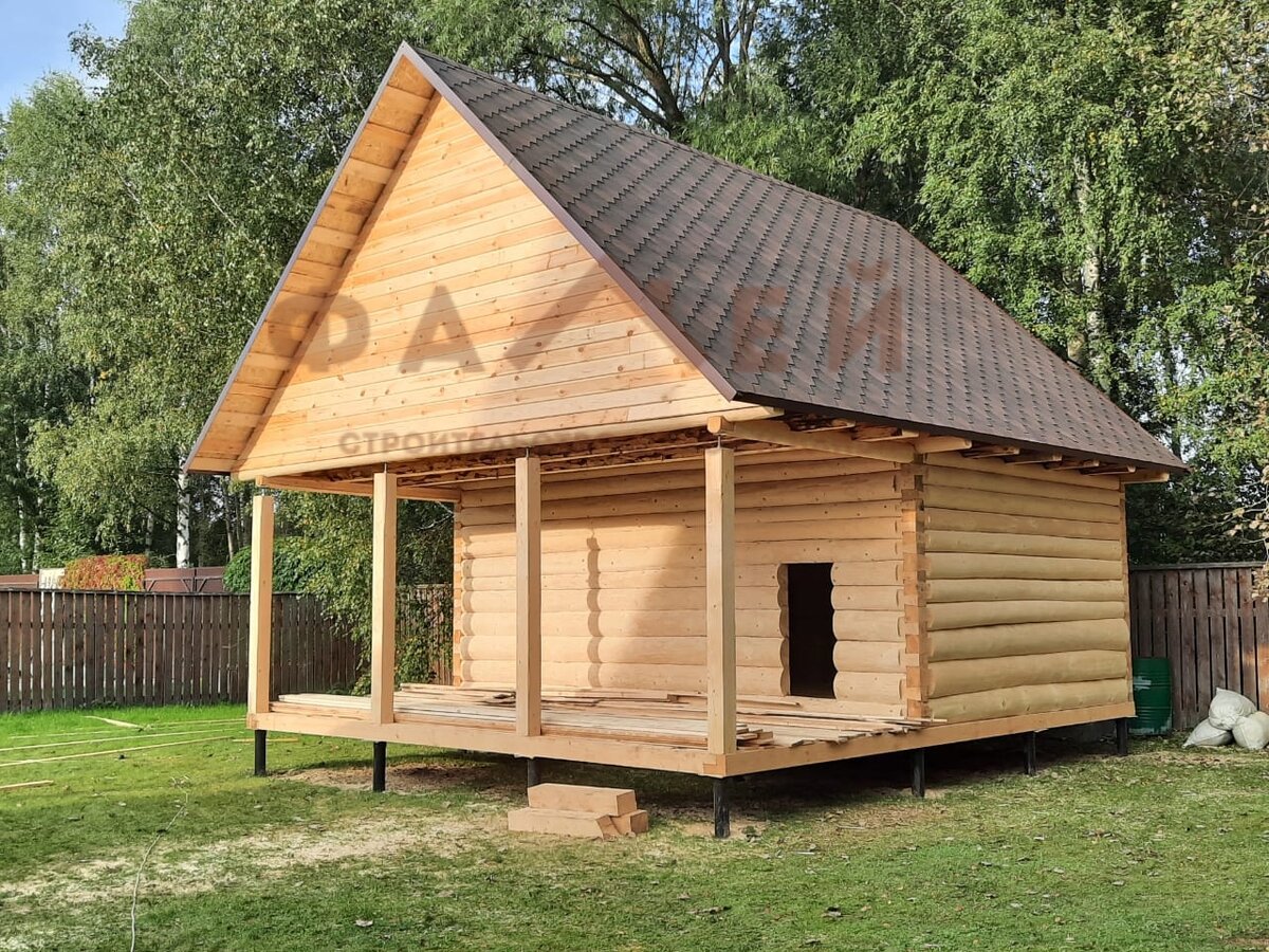 Сруб бани с выносом под веранду