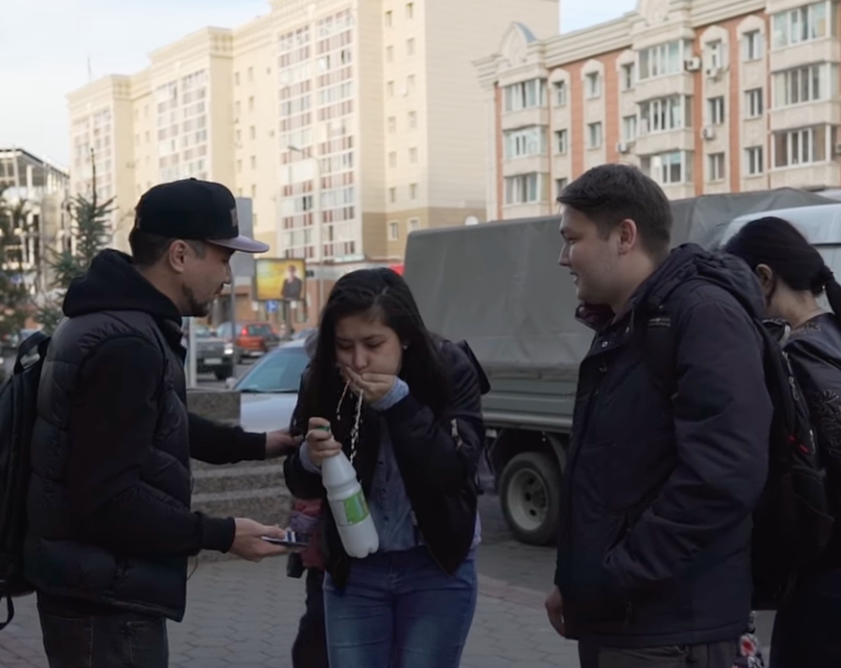 Даже самих казахов тошнит от кумыса. Вот видео, где блогер предложил за деньги на скорость выпить этот напиток жителям Казахстана. https://www.youtube.com/watch?v=jqFN6Wc877I&t=350s 