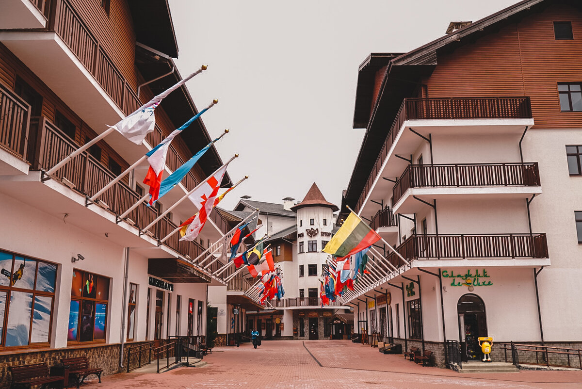 Аллея флагов