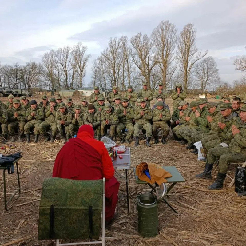 Буддийский капеллан Вооруженных сил РФ проводит молебен у воинов-буддистов. Денацификация неизбежна! https://t.me/ChDambiev/15472