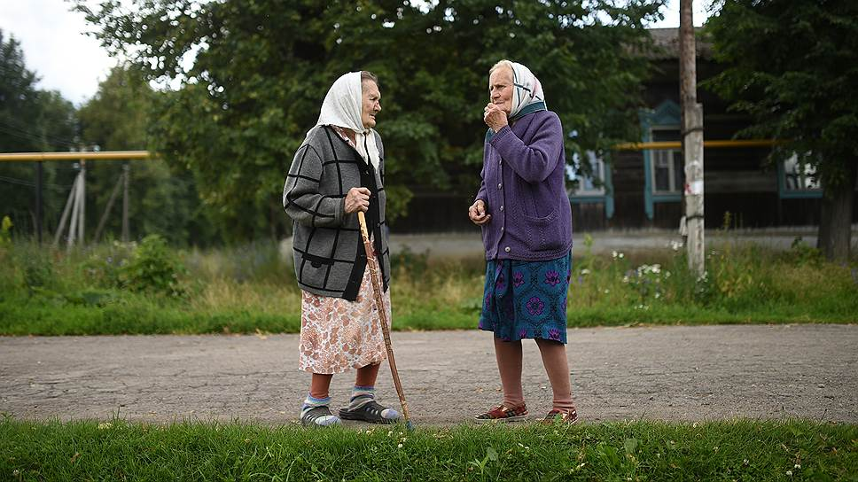 Чекалинские бабушки. Фото: Коммерсантъ, Илья Питалев.