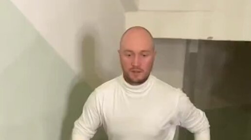 японец в шляпе.