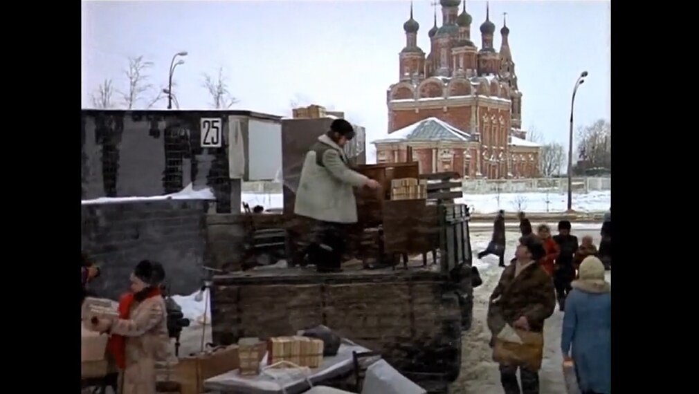 Какой адрес с легким паром. Храм Архангела Михаила в Тропареве ирония судьбы. Храм Архангела Михаила в Тропареве в фильме ирония судьбы. Улица Строителей в фильме ирония судьбы. Ирония судьбы дом Нади.