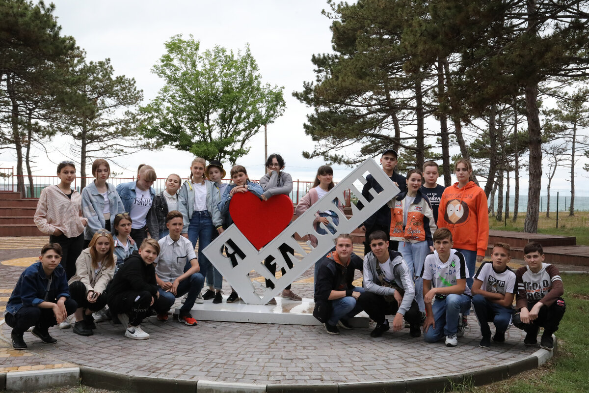 В прошлом году «Дельфин» принимал детей из Донбасса как гостей, теперь они приехали — как родные