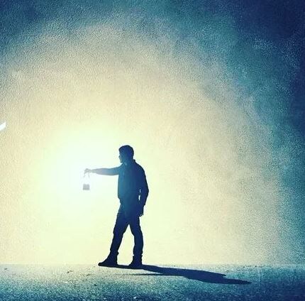 Бывает докопаешься до истины, а разглядеть её не сможешь... Бросишь лопату и пойдёшь докапываться до...