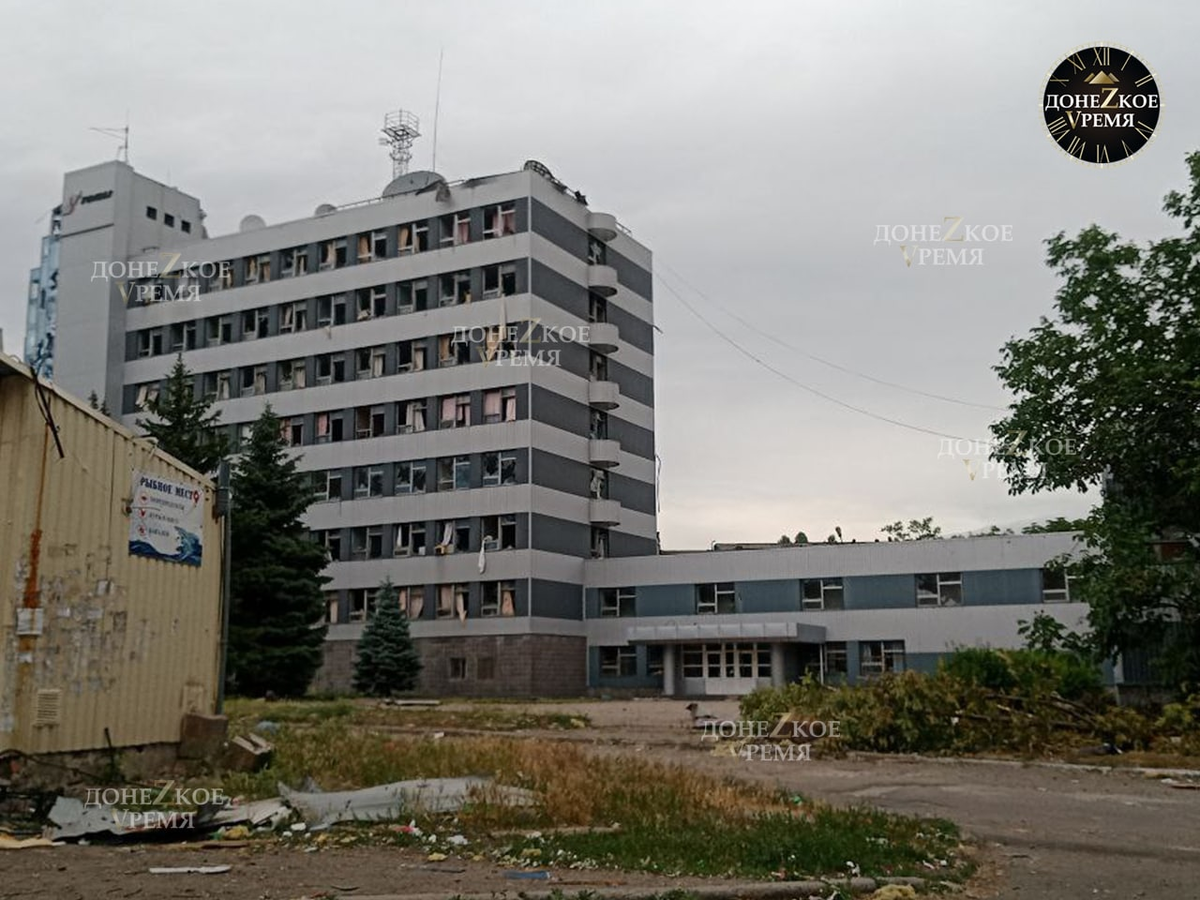 Возле сгоревшего “МОЛОКА” продают молоко
