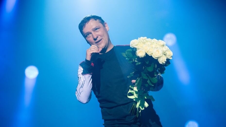 На всех концертах Юрию дарили белые розы