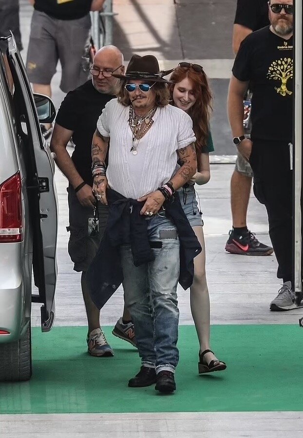    Джонни Деппа заметили в компании незнакомкиLegion-Media