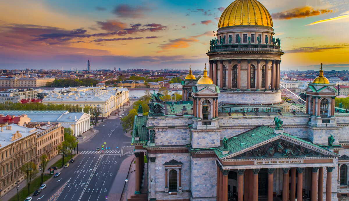 Величественный Исаакиевский собор. Фото: shutterstock