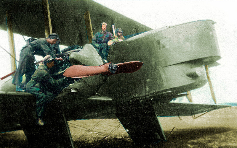 Обслуживание бомбардировщика "Фарман Голиаф ФГ-62" на Воронежском аэродроме