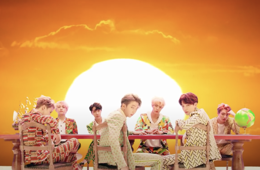 начало клипа idol