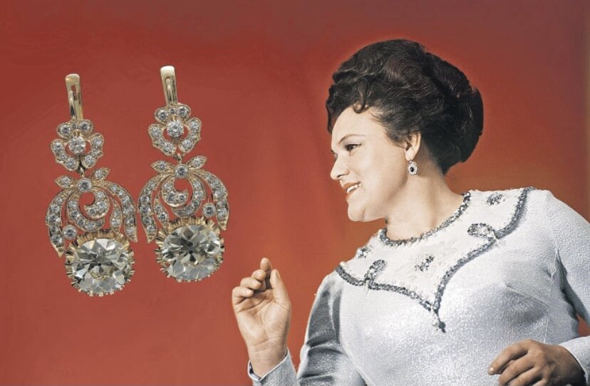 Приветствую Вас, дорогие читатели канала Aysylu JewelryArt! Предлагаю Вам, вместе полюбоваться и рассмотреть личную коллекцию ювелирных украшений прекрасной Людмилы Зыкиной.