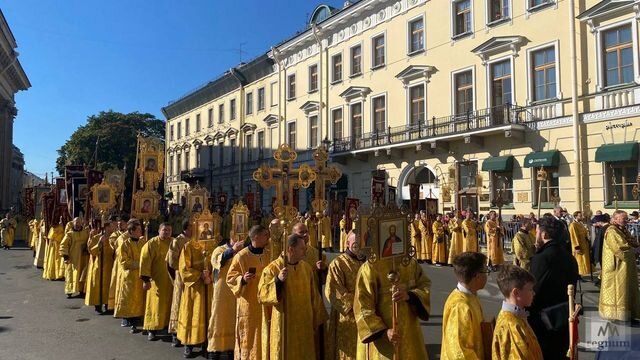    Колонна крестного хода на Невском проспекте Татьяна Титаева © ИА REGNUM