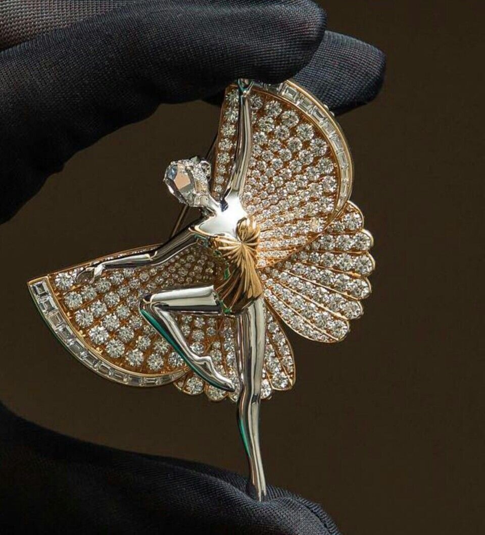 Роскошная брошь в виде балерины из коллекции "Per aspera ad astra"