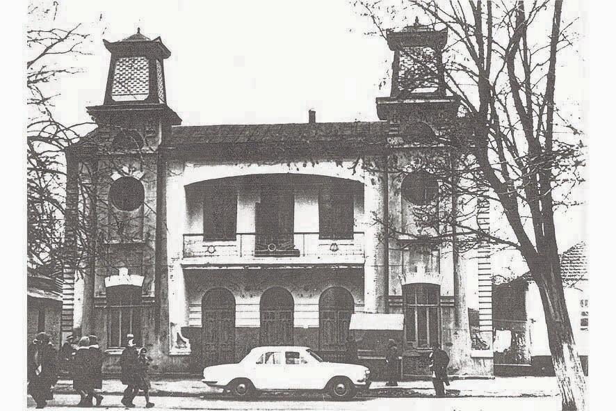 Кинотеатр "Ударник"
Фото взято с сайта http://geomuseum.ucoz.ru/_ph/3/796638049.jpg?1548831161