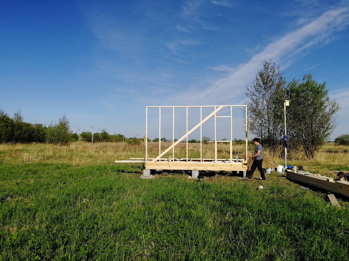 Первая стенка готова 