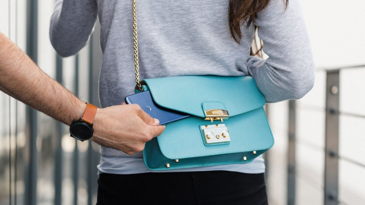 Любой умный гаджет может стать мишенью для вора. Поэтому важно не оставлять вещи без присмотра. Фото: fonpit.de