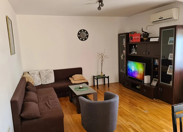 Продаётся трёхкомнатная квартира в центре Нови Сада 85 кв.м. за €178.500