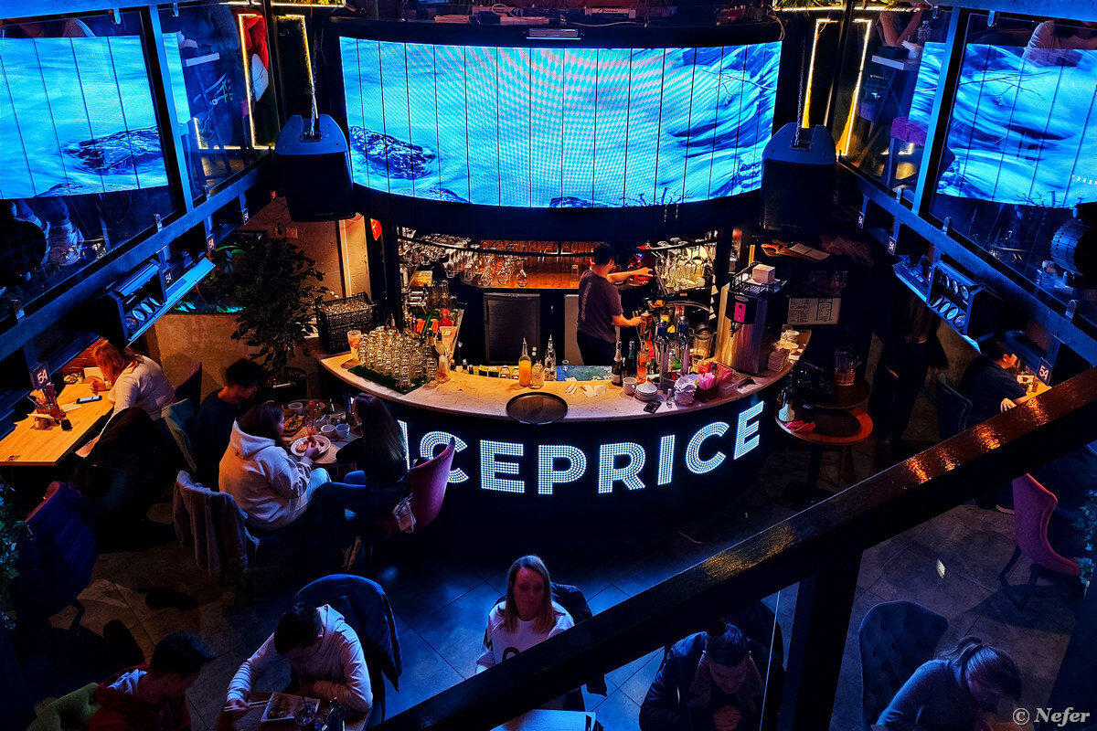 Рестораны с фиксированной ценой в москве. Ресторан светлый большой харитоньевский меню. The бык ресторан москва. Трукост таганка. Сергея макеева бар локал.