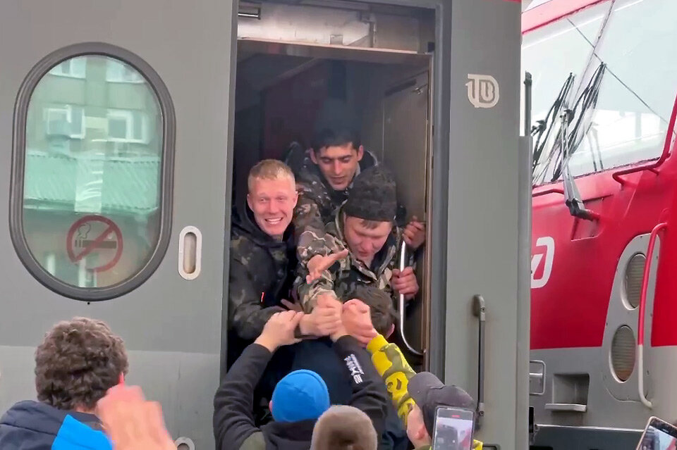     Отправка мобилизованных из районов Красноярского края на общие пункты сбора Центрального военного округа