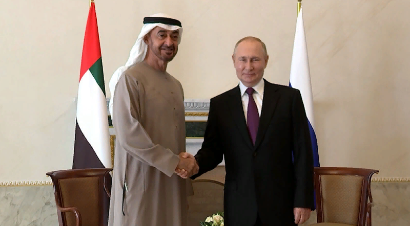 Встреча эмира ОАЭ Мухаммеда бен Аль Нахайяна с Владимиром Путиным (фото с сайта mobile.tvzvezda.ru)