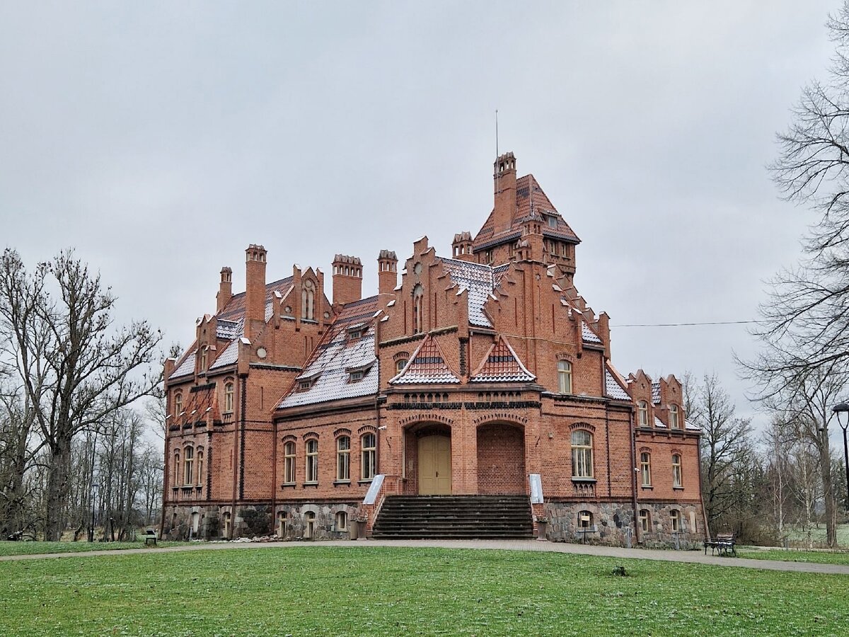 Замок Яунмоку (Jaunmoku pils). Фото автора.