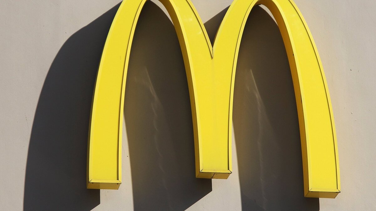    Логотип McDonald's© РИА Новости . Мария Девахина