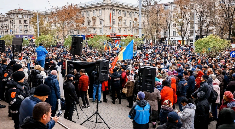 Митинги с требованиями отставки Санду в Кишиневе не прекращаются уже в течение нескольких месяцев (фото с сайта laf.md)