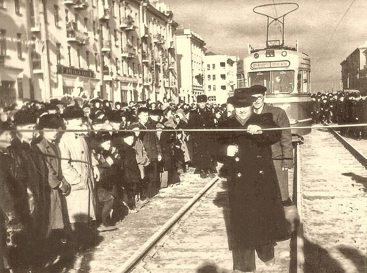 © МУК "Городская Централизованная Библиотека" / kmslib.ru (Пуск первого трамвая, 1957 г.)