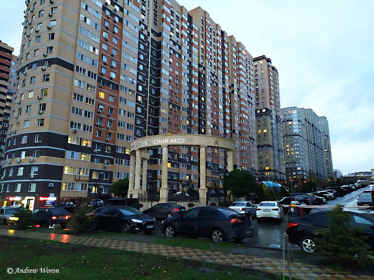 Полуротонда на главной аллее