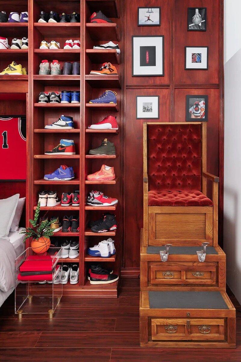    Airbnb/My Sneaker Kingdom