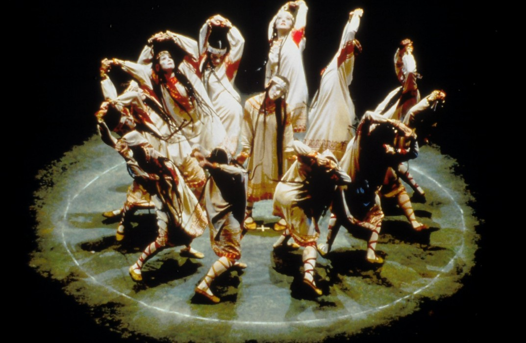 Сцена из балета "Весна священная"