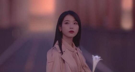 Кадр из дорамы "Отель дель Луна"