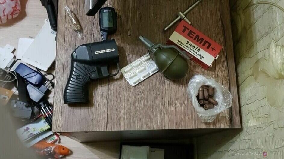     Сегодня Дзержинский районный суд вынес приговор волгоградцу, который покушался на убийство ранее незнакомого водителя. Стрелок проведет в колонии 11 лет, сообщает издание «НовостиВолгограда.ру» со ссылкой на судебное ведомство.