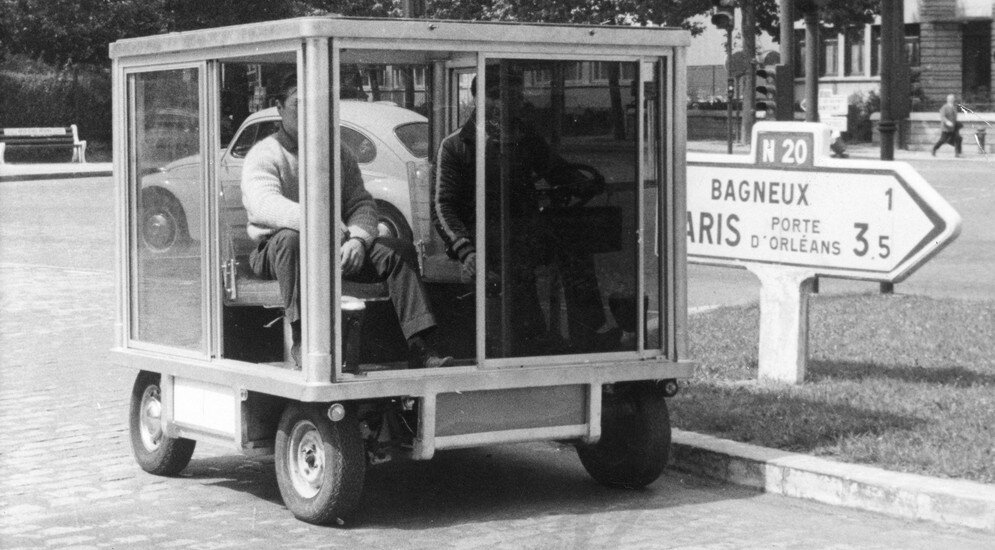 До поры все было прекрасно, однако рок-музыка и быстрые тачки научили эмигранта плохому: уже через год он представил руководству проект городского транспорта собственной разработки. Большие боссы нашли идею вьетнамца забавной, утвердив Quasar Unipower City Car на ограниченную серийную сборку.