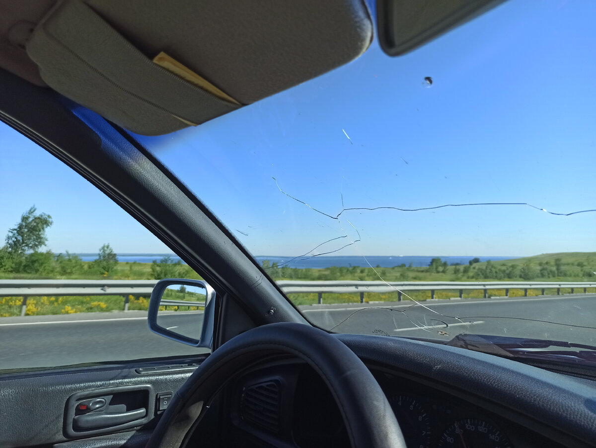 Слева видна Волга