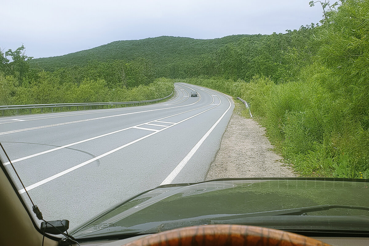 Дорога до канала, вот справа – велодорожка. Встретил много велосипедистов и бегунов.