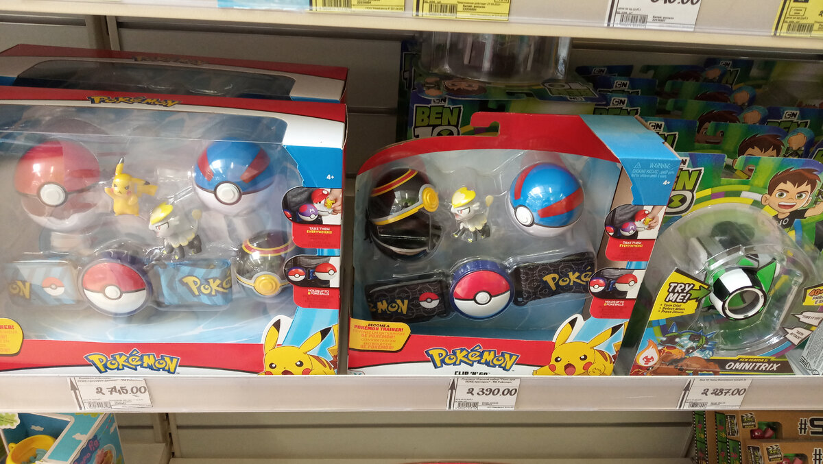 Много игрушек - покемоны, различные игры