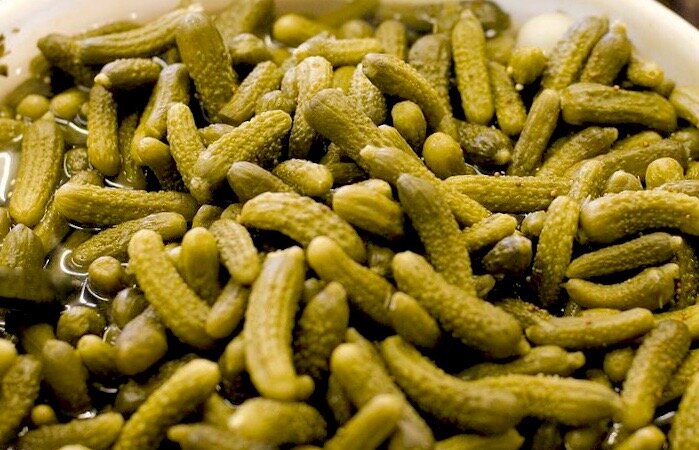 Маринованные корнишоны.